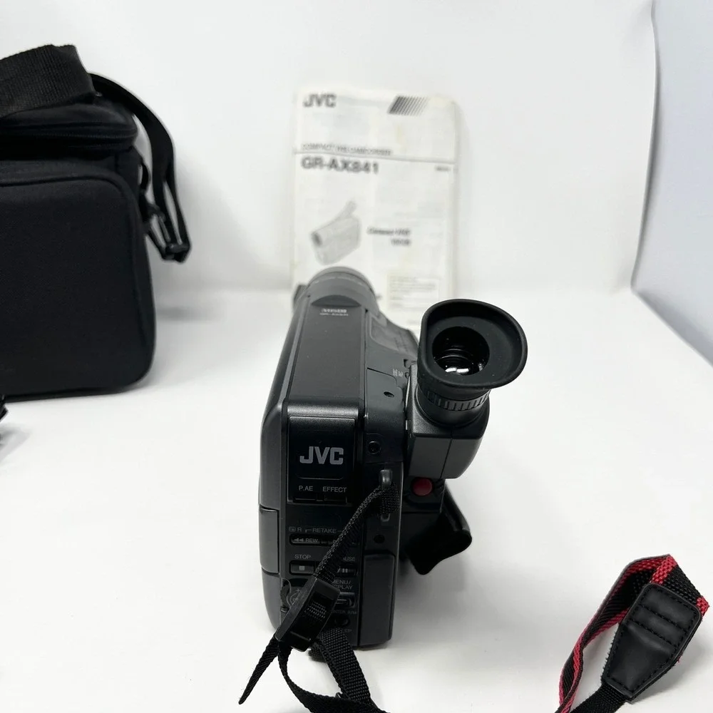 JVC Compact VHS Camcorder GR-AX841 Silver 50x Digital Zoom Case Logic Bag TESTED